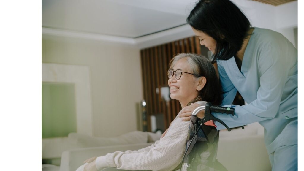 介護してもらっているイメージ写真